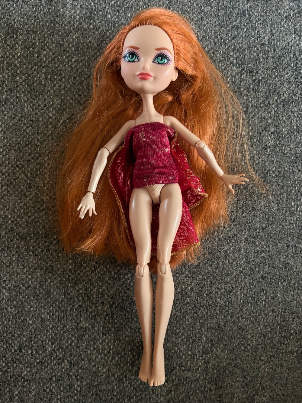 Ever After High Dragon Games Holly O’Hair Doll daughter of Rapunzel